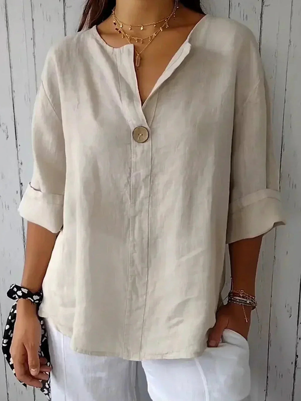 Tábata | Blusa elegante con escote en V y corte relajado – ligera, moderna y versátil