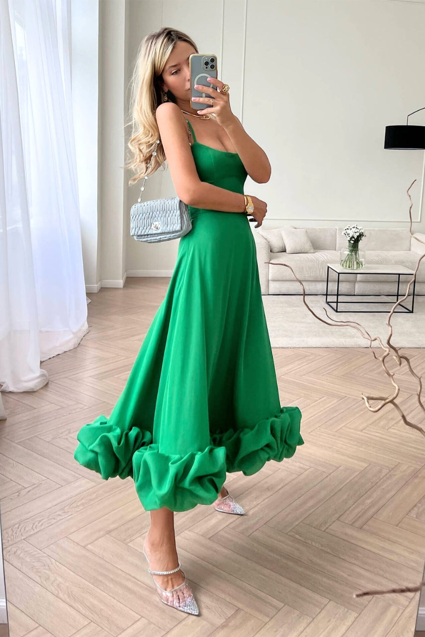 Valeriah | Vestido largo con volantes y escote en V – invitada perfecta