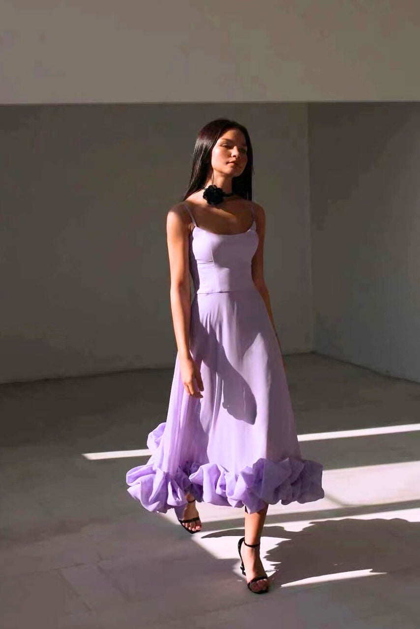 Valeriah | Vestido largo con volantes y escote en V – invitada perfecta