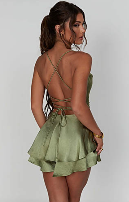 Aroa | Vestido corto de satén con espalda descubierta – elegante y sensual