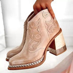 Isona | Botas bordadas de mujer con tacón bajo y estilo boho