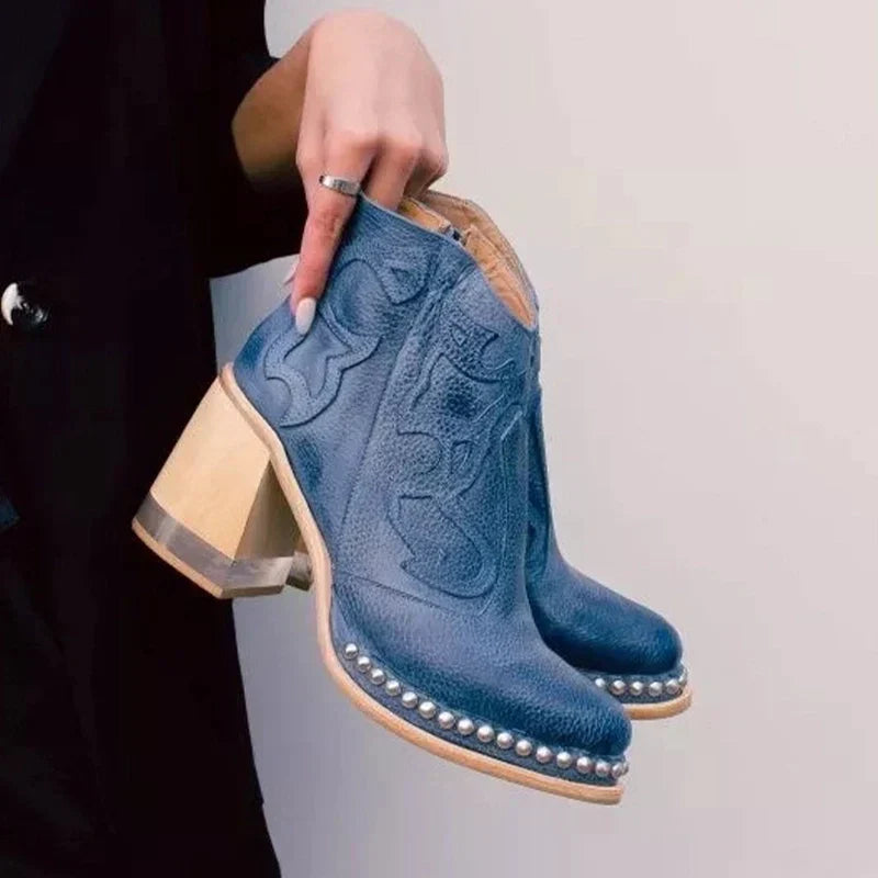 Isona | Botas bordadas de mujer con tacón bajo y estilo boho