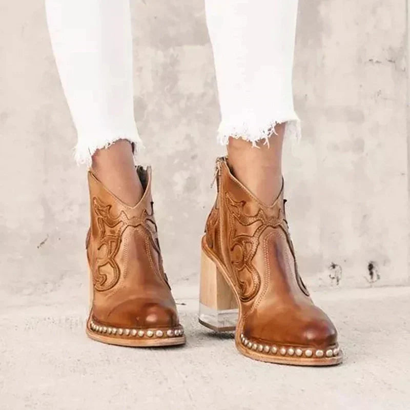 Isona | Botas bordadas de mujer con tacón bajo y estilo boho