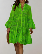 Aitana | Vestido Bordado con Escote en V y Mangas Campana Elegante