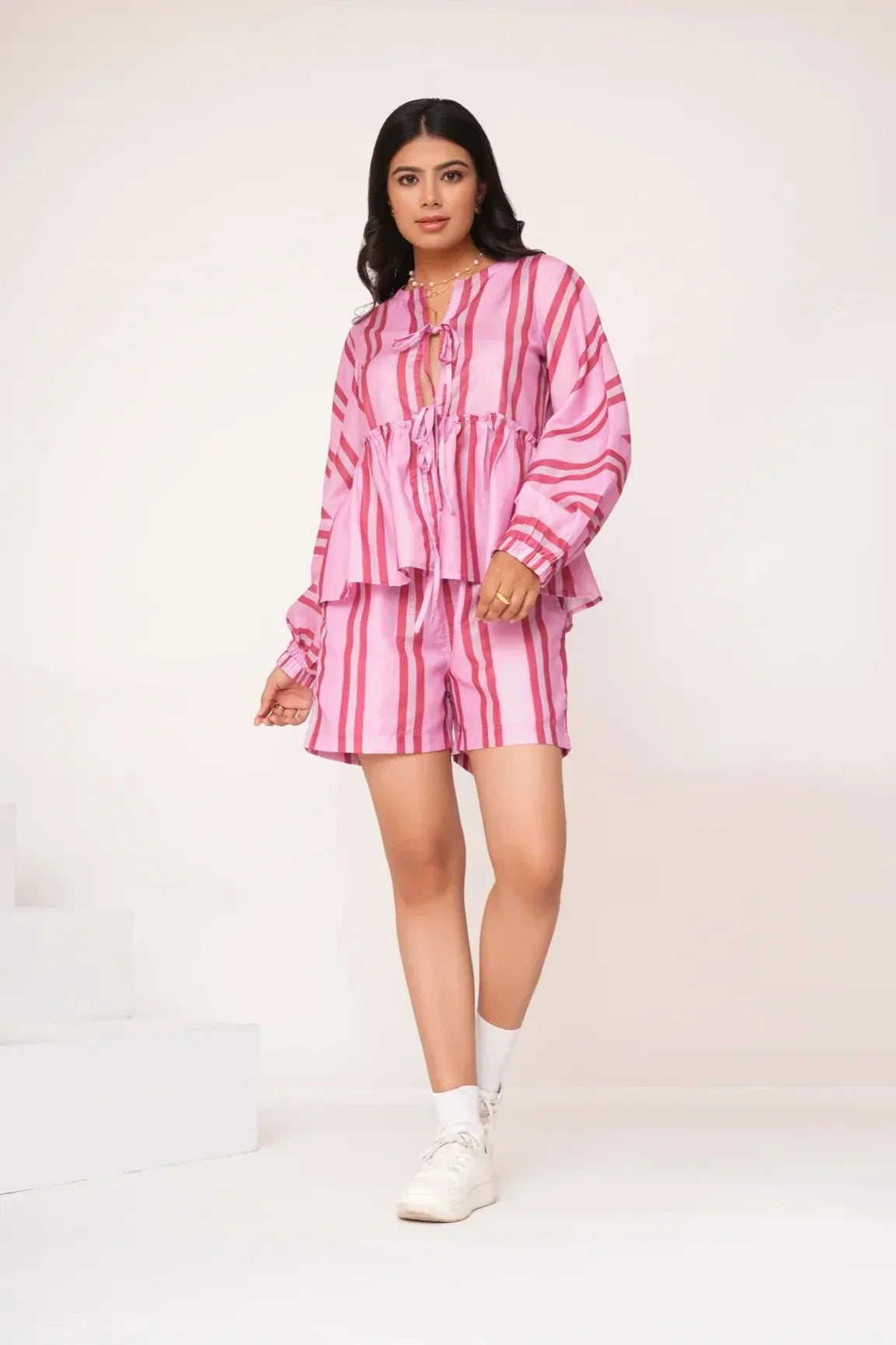 Rebeca | Conjunto a Rayas con Lazo y Shorts Veraniegos