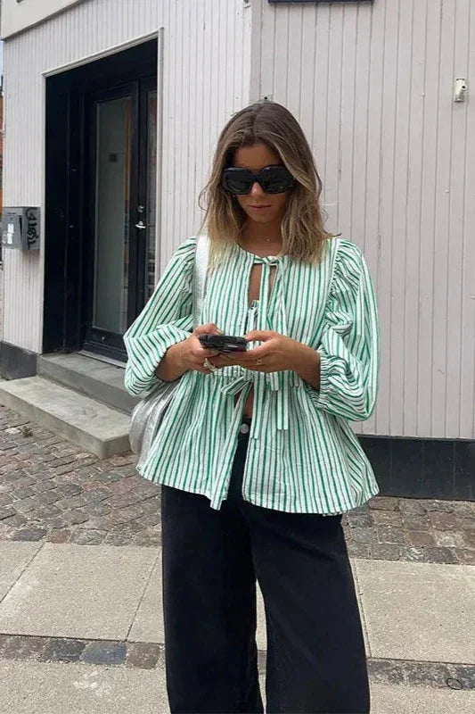 Lisa | Blusa a Rayas con Lazos Elegante y Versátil