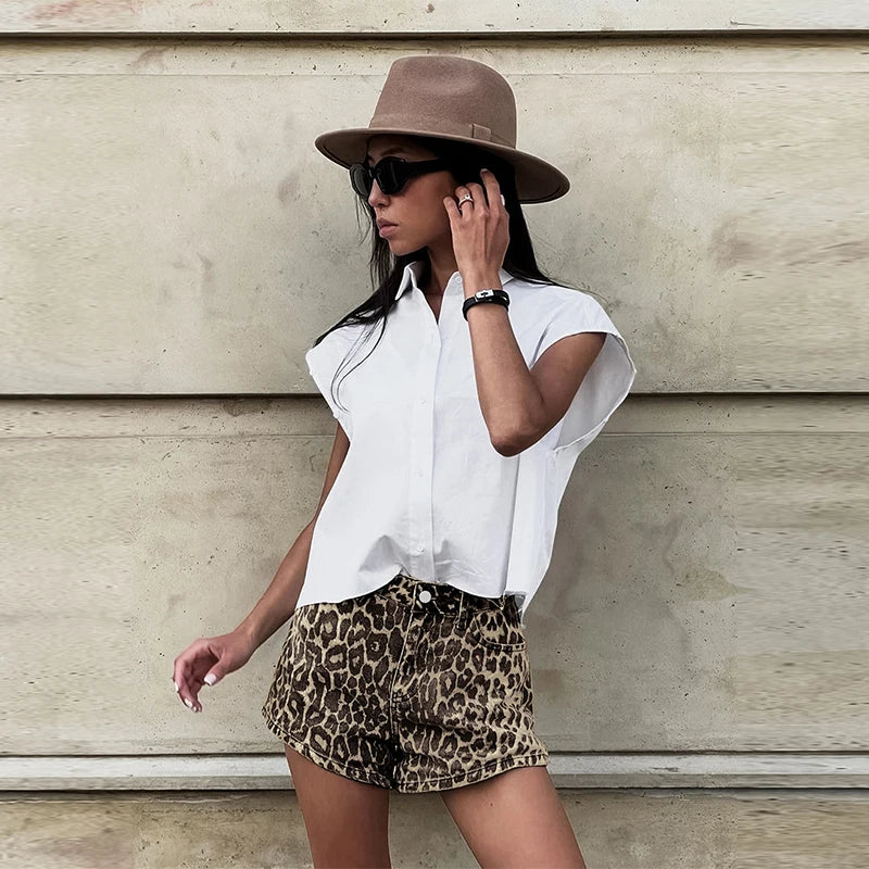 Maia | Shorts Denim de Tiro Alto con Estampado de Leopardo – Estilo Atrevido