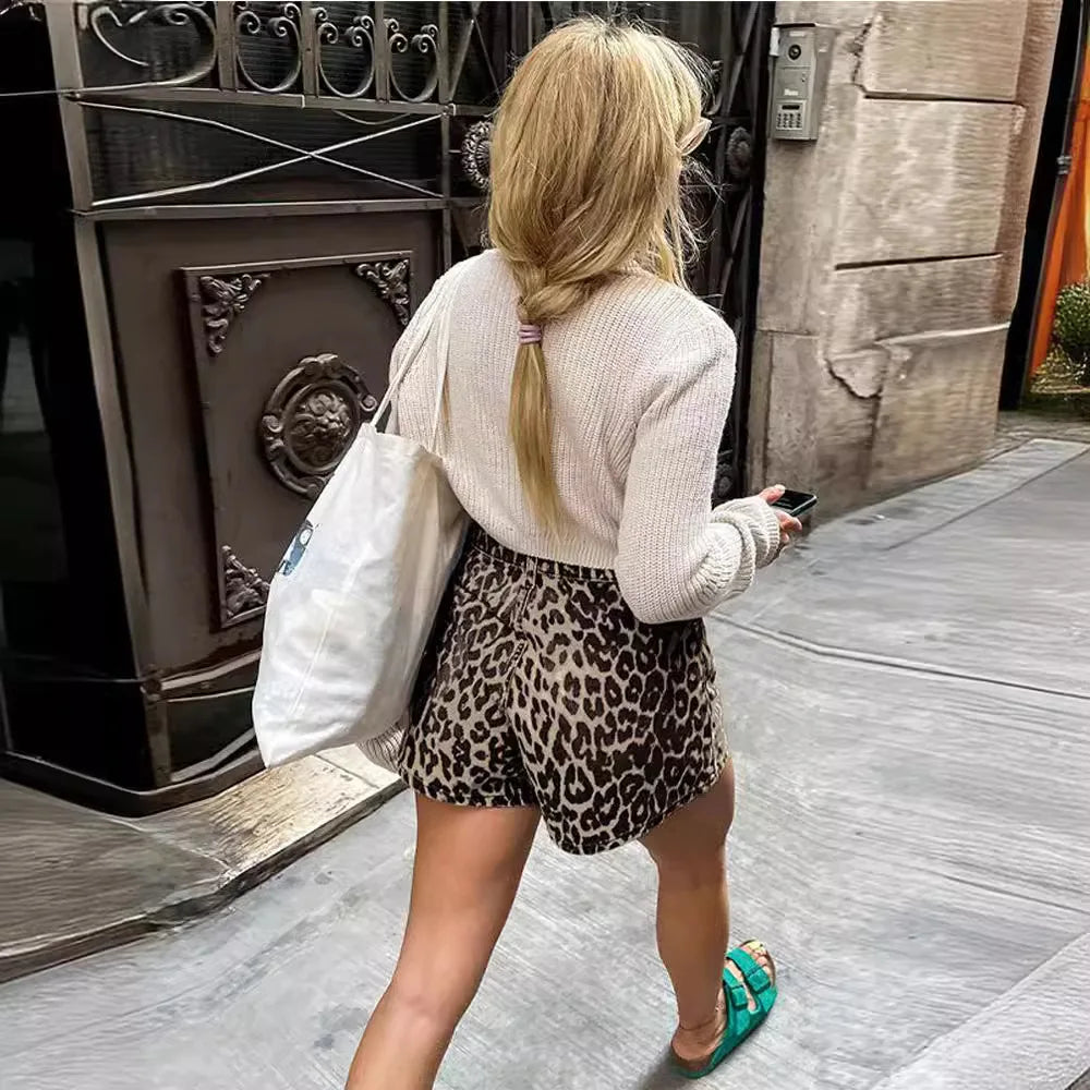 Maia | Shorts Denim de Tiro Alto con Estampado de Leopardo – Estilo Atrevido