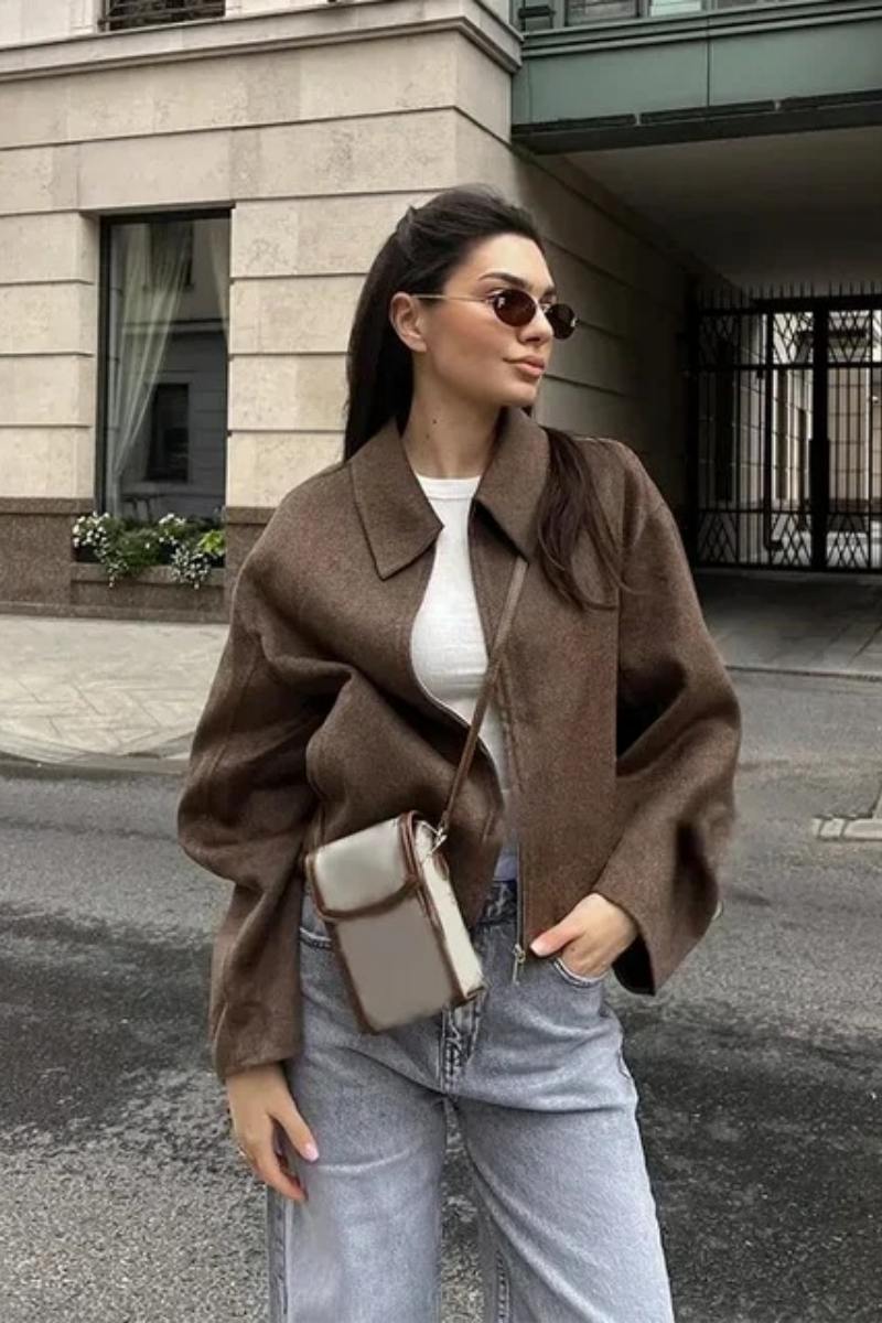 Mara | Chaqueta Minimalista con Cremallera y Cuello Clásico