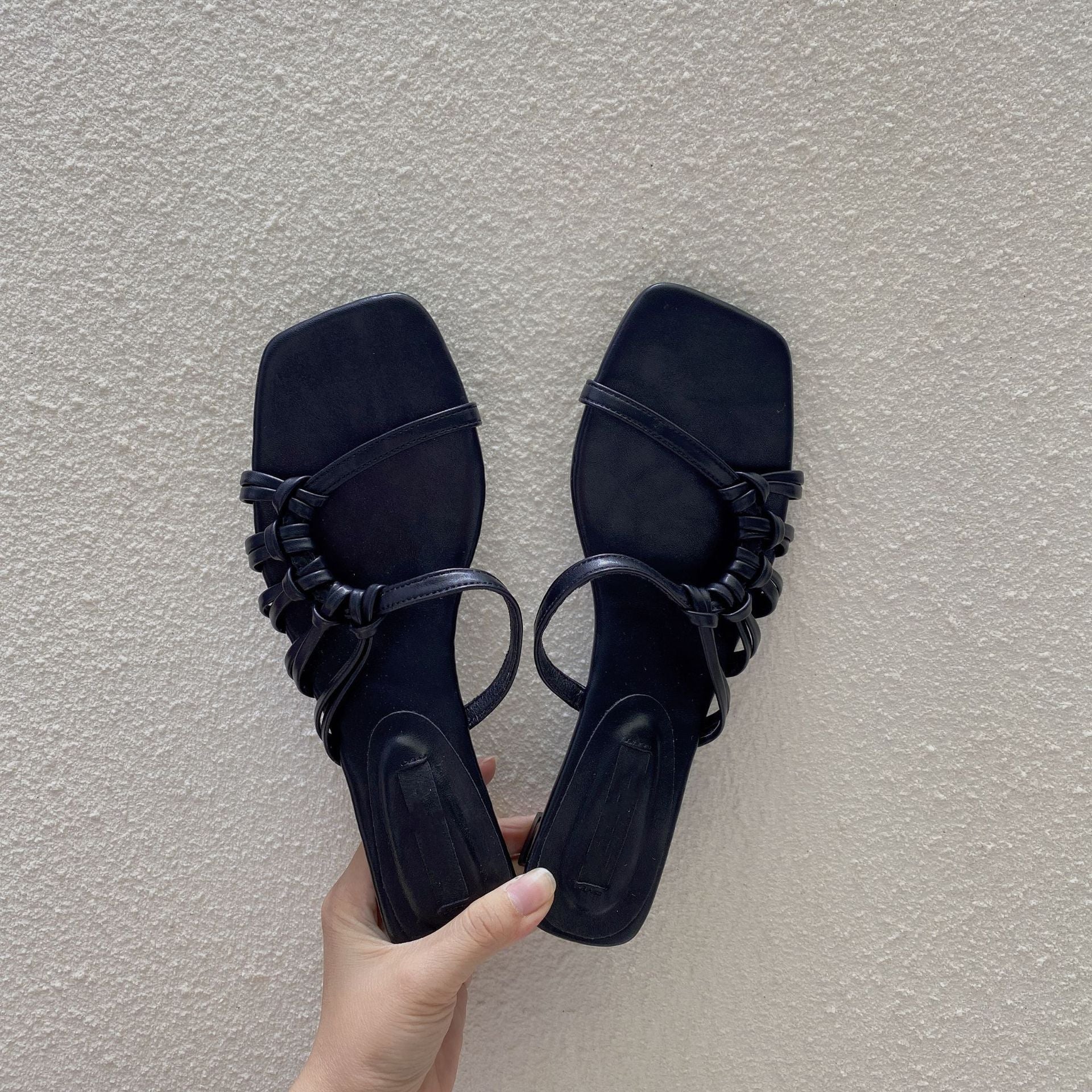 Isabel | Sandalias Mujer Tacón Bajo Punta Cuadrada Diseño Asimétrico Elegante