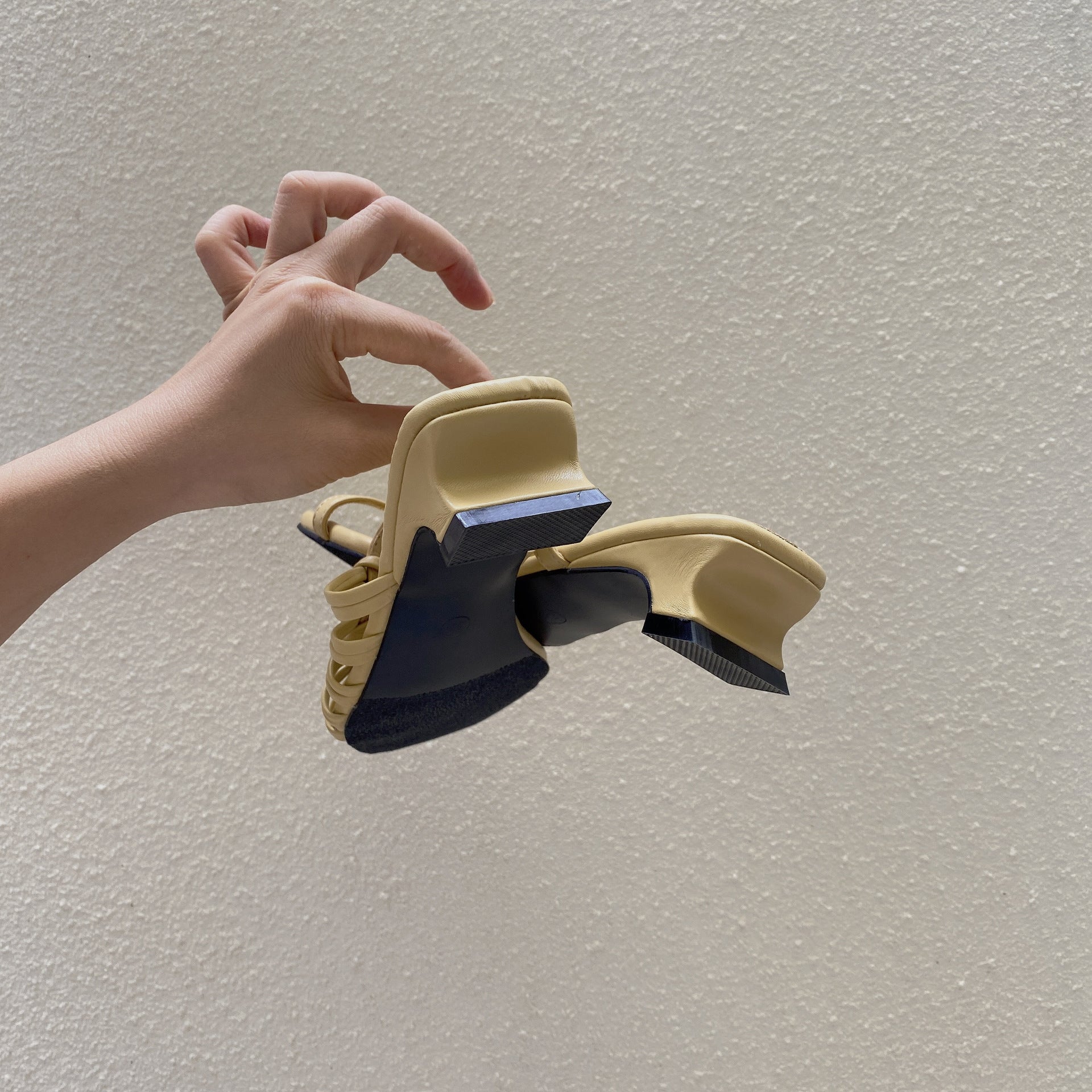 Isabel | Sandalias Mujer Tacón Bajo Punta Cuadrada Diseño Asimétrico Elegante