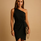 María | Vestido elegante de un solo hombro con cintura drapeada