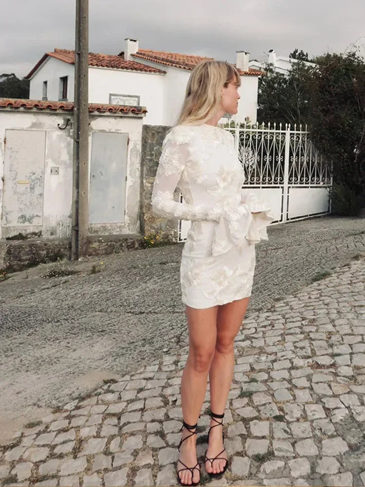 Dolores | Vestido mini de mujer ajustado con mangas largas