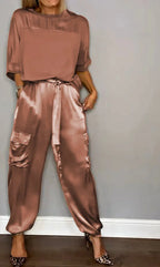 Zeltia – Conjunto satinado de mujer con pantalón cargo y top