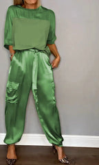 Zeltia – Conjunto satinado de mujer con pantalón cargo y top