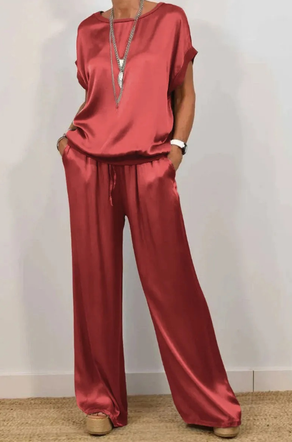 Dunia | Conjunto satinado de mujer con top y pantalón elegante