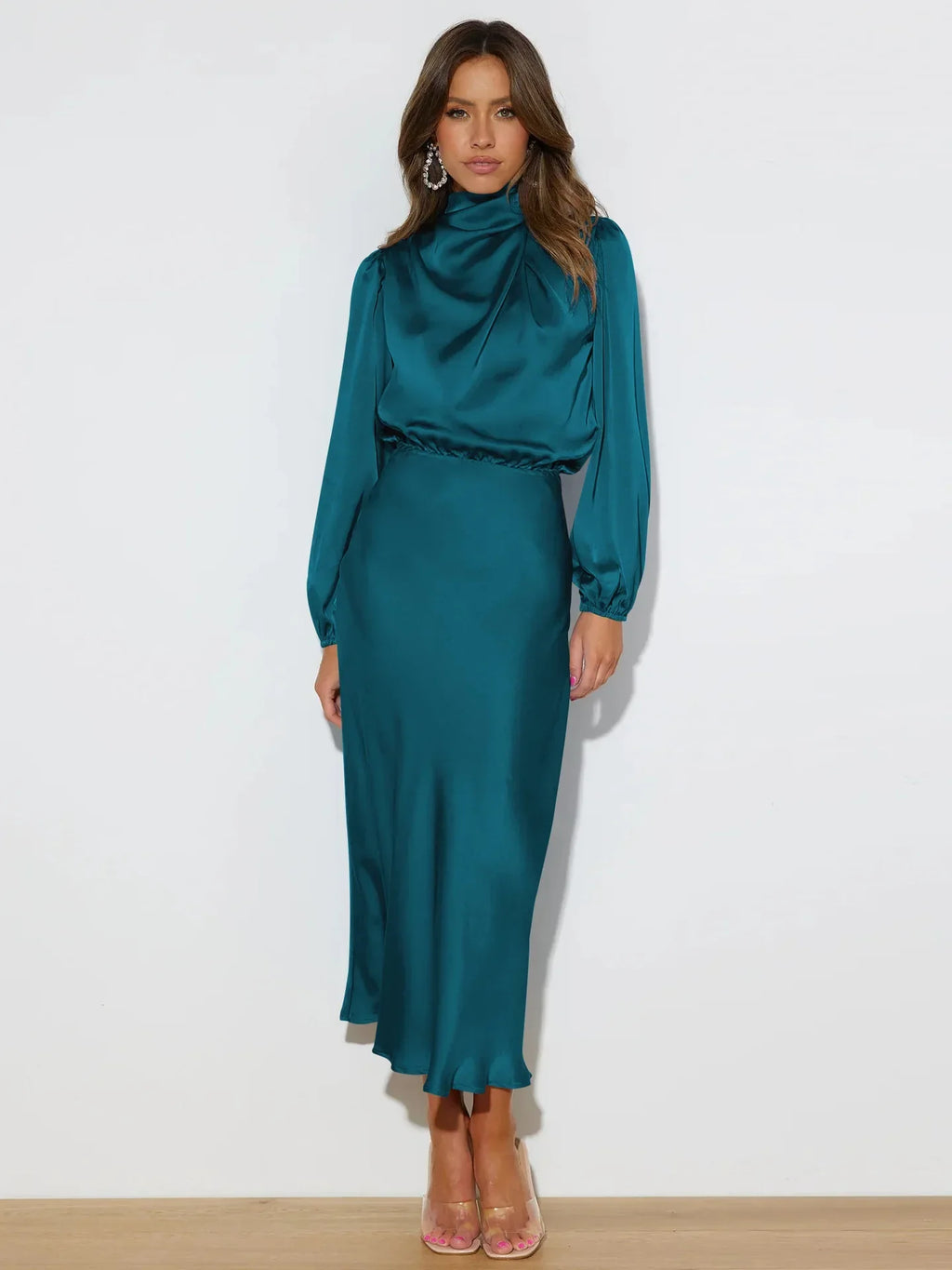 Zoraida | Vestido midi elegante de cuello alto y mangas largas
