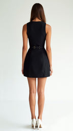 Selvara | Vestido Mini Estructurado sin Mangas