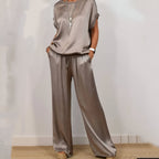 Dunia | Conjunto satinado de mujer con top y pantalón elegante