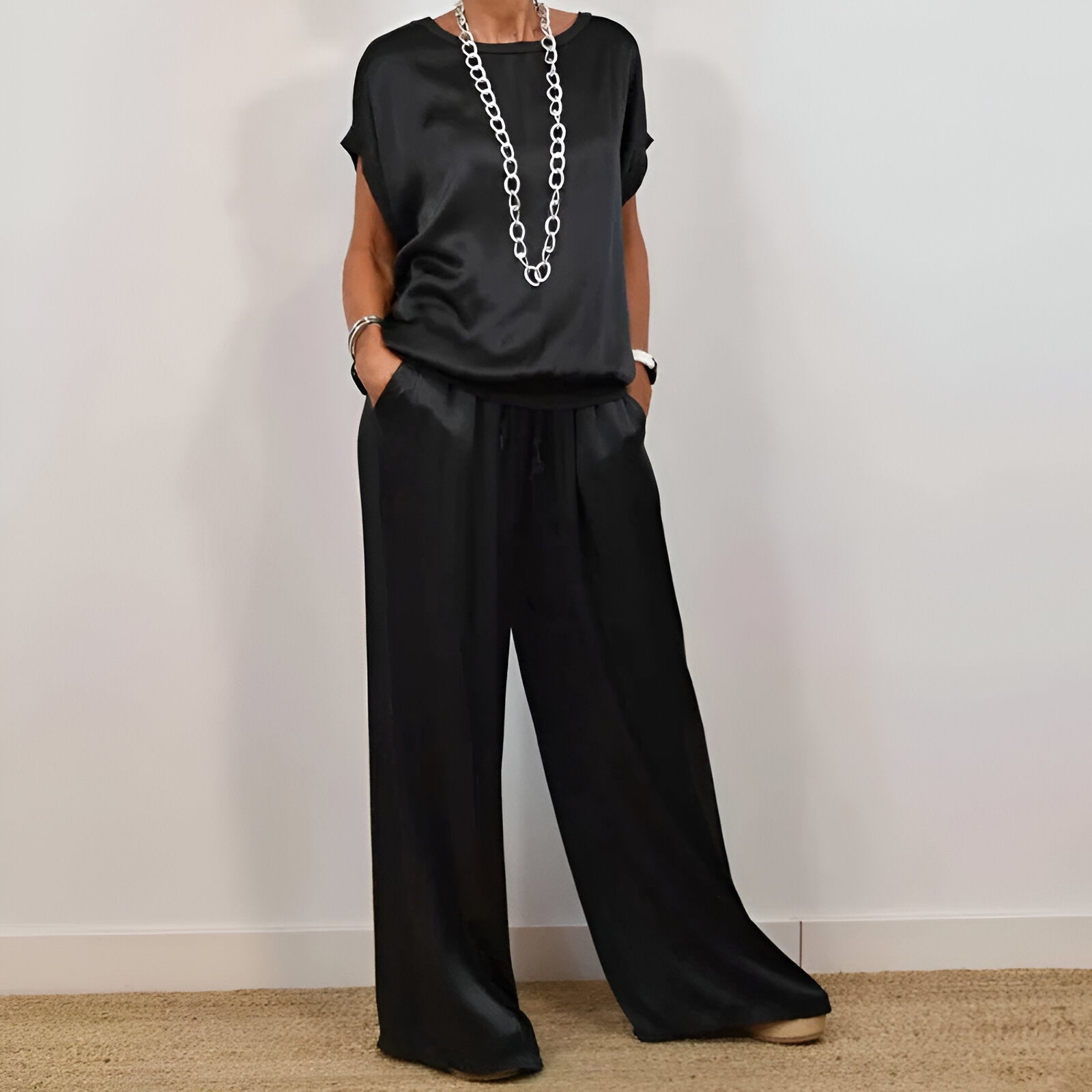 Dunia | Conjunto satinado de mujer con top y pantalón elegante