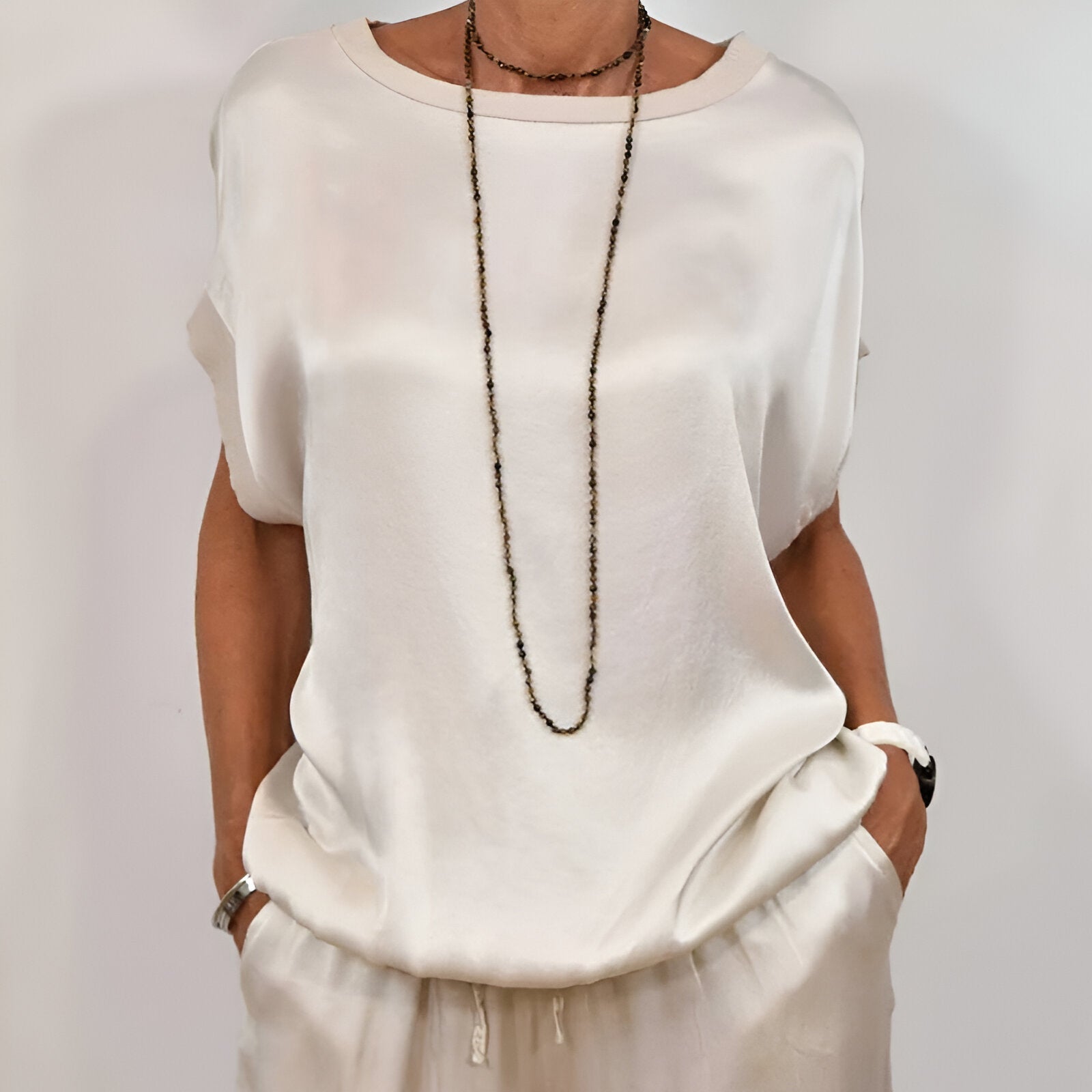 Dunia | Conjunto satinado de mujer con top y pantalón elegante